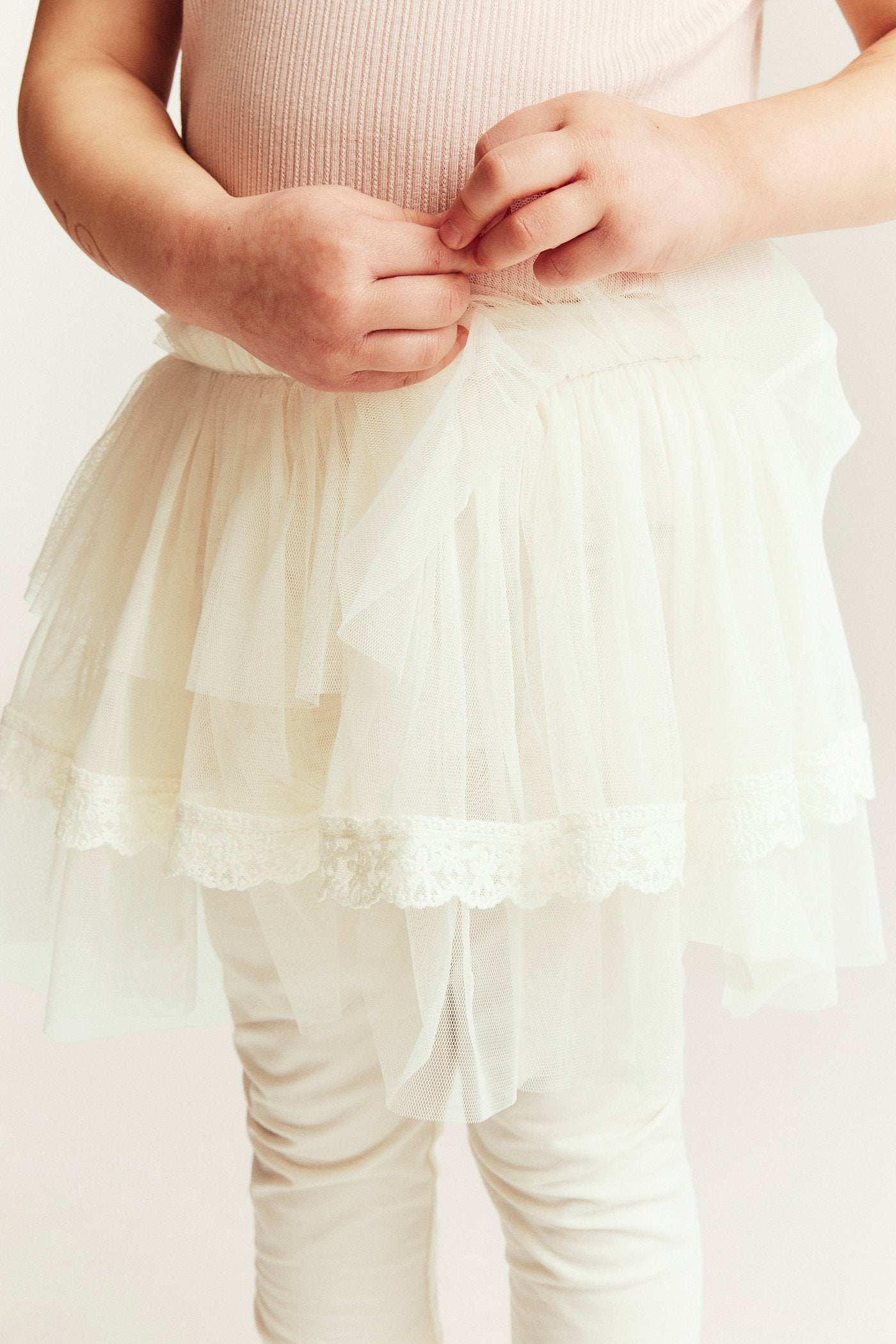 Kids white leggings with tulle skirt