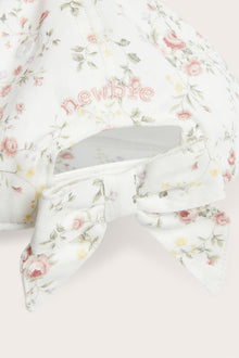 Baby & kids’ white floral cap with bow