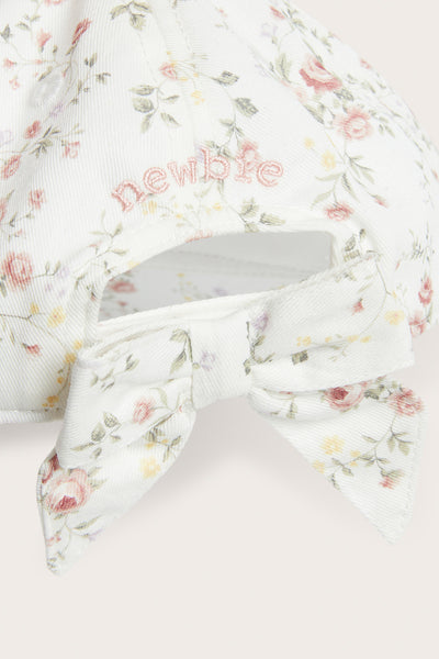 Baby & kids’ white floral cap with bow