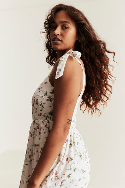 Women’s wild strawberry print dress
