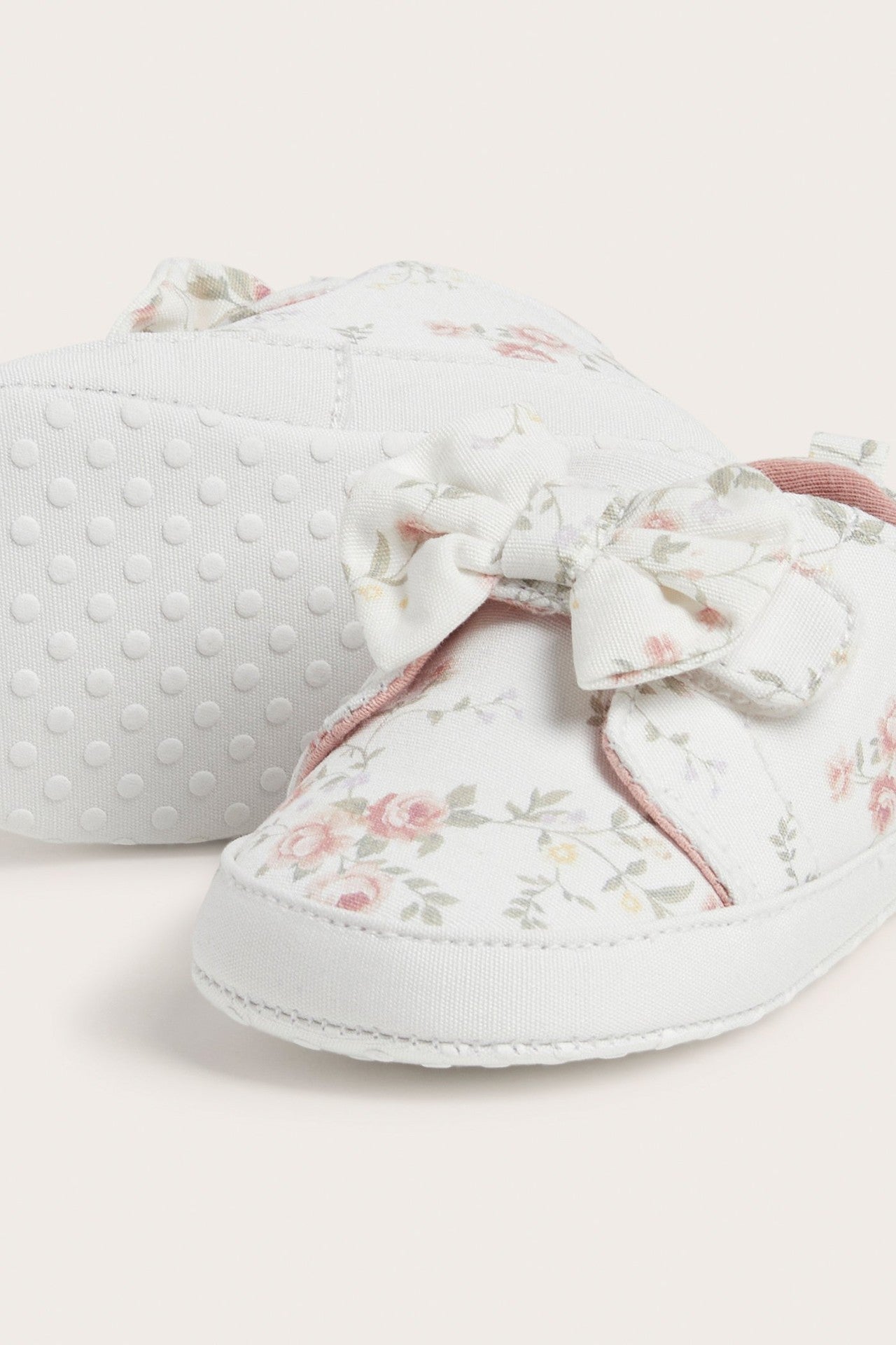 Baby white floral shoes with bow