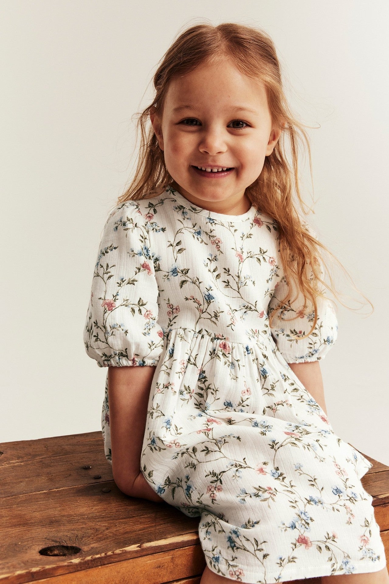 Kids floral dress with puff sleeves