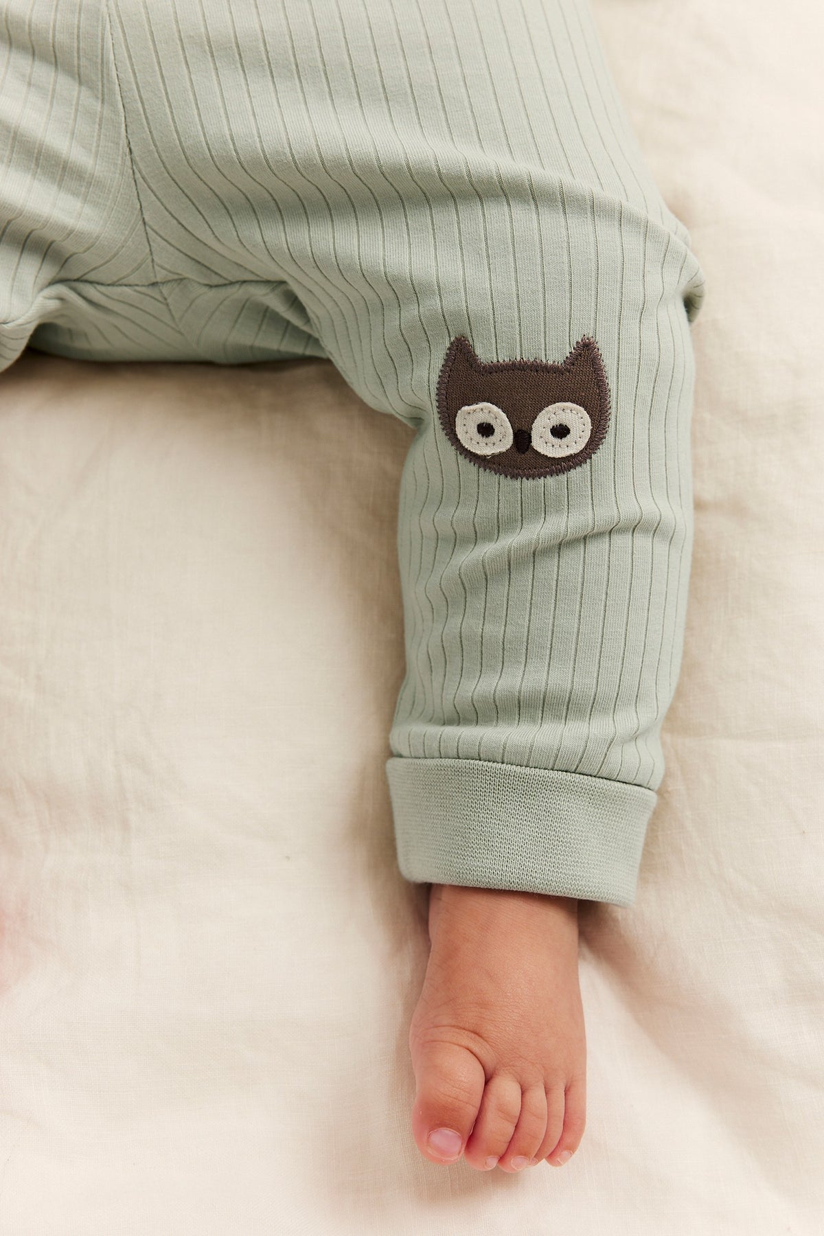 Baby green ribbed owl leggings