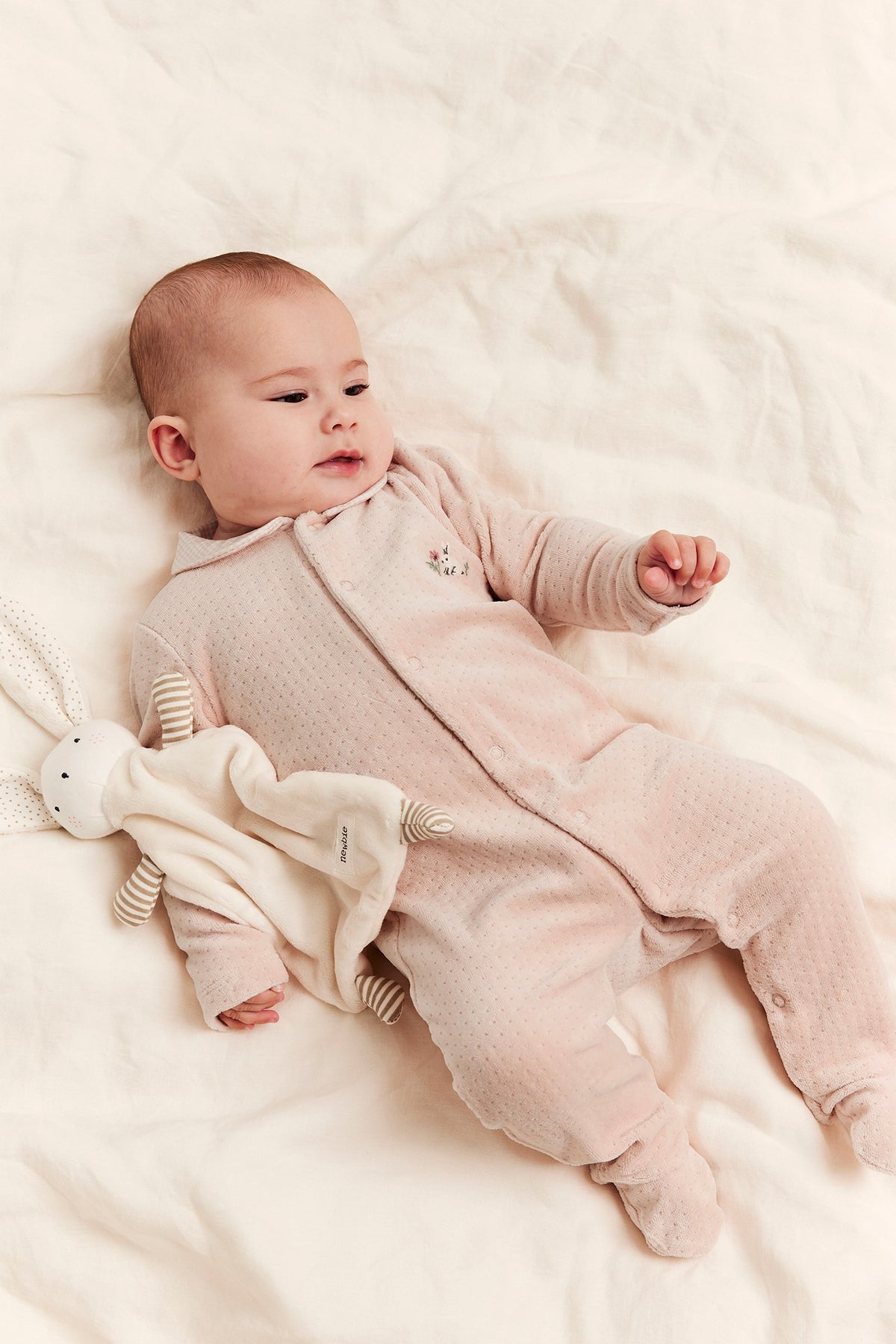Baby pink pyjamas in velour with a collar