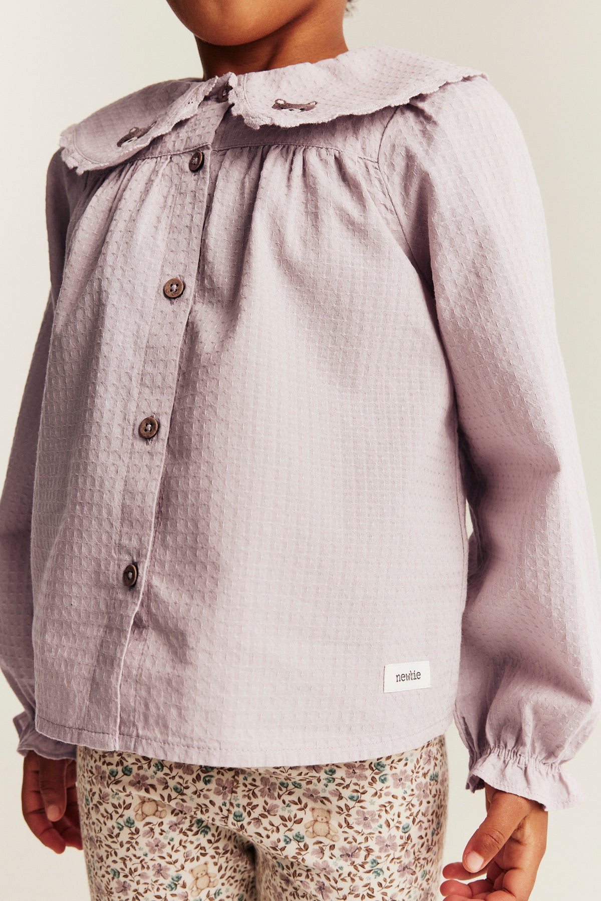 Kids beige blouse with lace collar