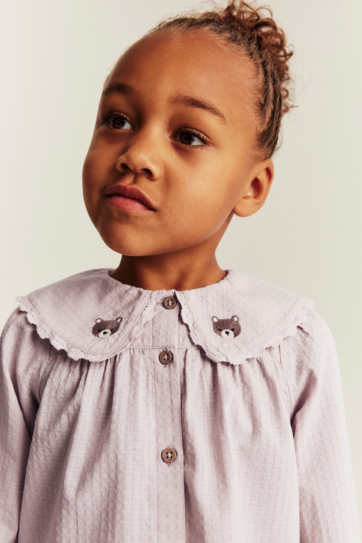 Kids beige blouse with lace collar