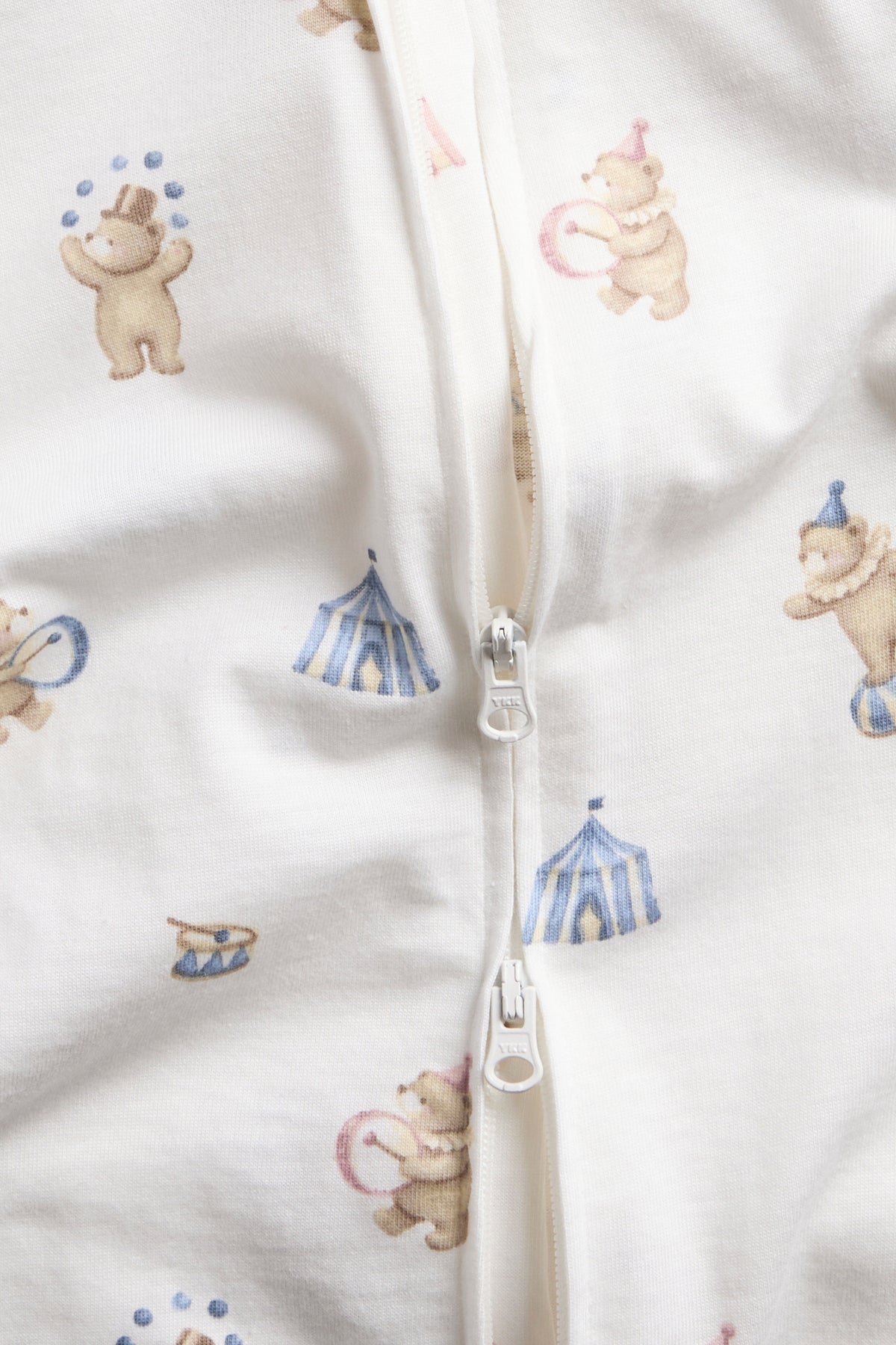 Baby white pyjamas with teddy bears motif